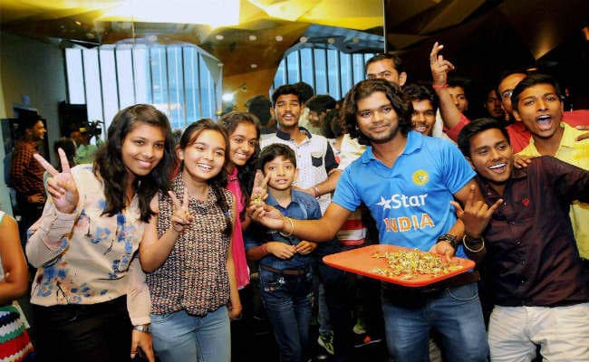 बॉक्‍स ऑफिस पर दिखा ''धौनी'' का जलवा, पहले ही दिन कमाई 21 करोड़ के पार