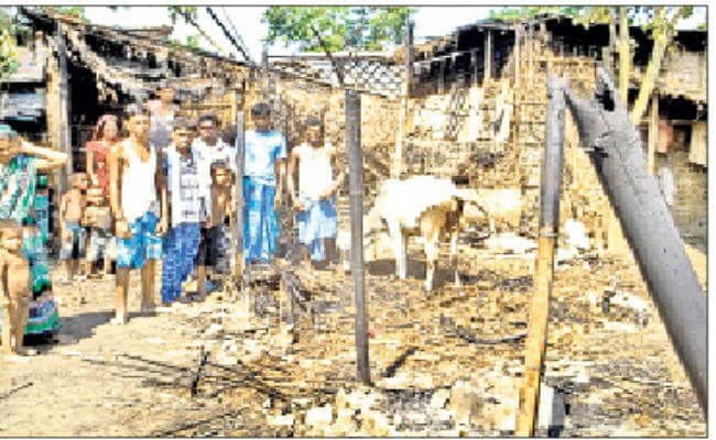 आग लगने से तीन घर जले