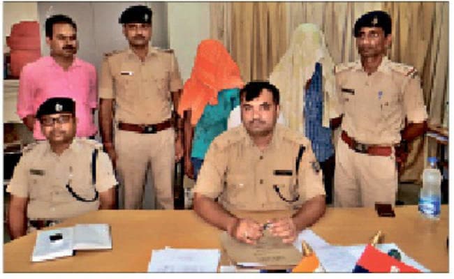 आंखों में गुल फेंक लूटनेवालों  का परदाफाश, दो गिरफ्तार