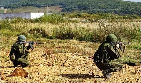 ‘नापाक’ हरकत: कश्मीर में सेना के कैंप पर हमला, राजनाथ सिंह ने की डोभाल से बात