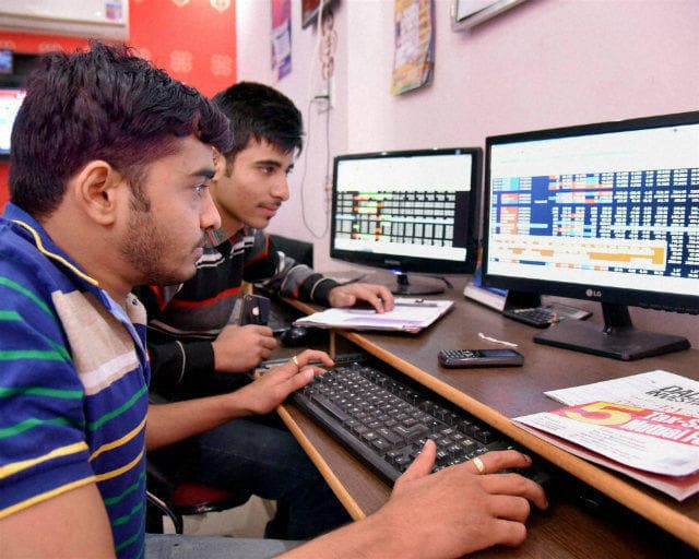 ब्याज दरों में कटौती की उम्मीदों के बीच सेंसेक्स 377 अंक चढ़कर बंद