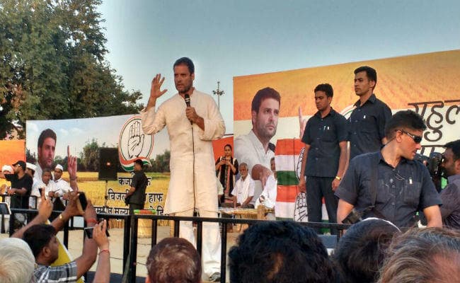 मुरादाबाद में प्रशासन की अनुमति के बिना राहुल गांधी ने किया ‘रोड शो’