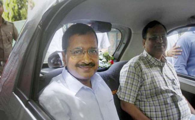 सर्जिकल स्ट्राइक पर केजरीवाल की टिप्पणी के बाद आप नेताओं पर चप्पल फेंकने का प्रयास