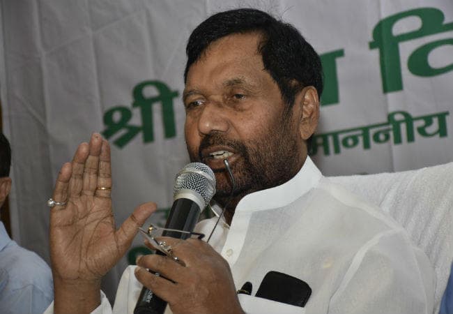 रामविलास का खुलासा, आधार से राशन कार्ड को जोड़ने में बिहार फेल