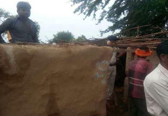 औरंगाबाद में मिट्टी की दीवार धंसने से दो बच्चों की मौत