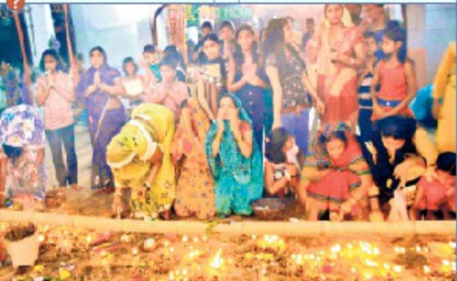 भक्तों ने किया मां का दर्शन