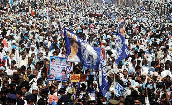 मायावती की रैली में भगदड से दो महिलाओं की मौत, 12 घायल