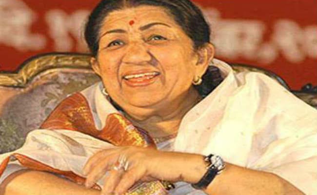 लता ने विराट कोहली को दोहरे शतक के लिए बधाई दी