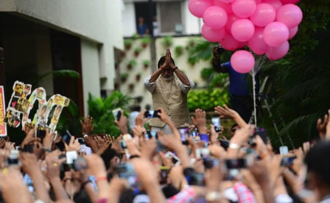 महानायक अमिताभ बच्चन मना रहे हैं 74 वां जन्मदिन