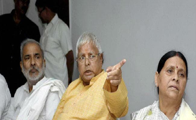 बोले लालू, राबडी ने पहनवा दिया आरएसएस वालों को पतलून