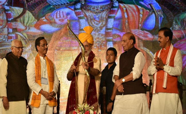 लखनऊ में प्रधानमंत्री नरेंद्र मोदी ने मनाया दशहरा