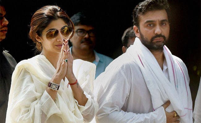 शिल्‍पा शेट्टी के पिता के अंतिम संस्‍कार में शामिल हुए कई बॉलीवुड सितारे, देखें तस्‍वीरें