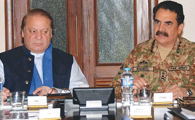 पाकिस्‍तानी अखबार ने सरकार से किया सवाल - अजहर व सईद के खिलाफ कार्रवाई क्यों नहीं करता पाक