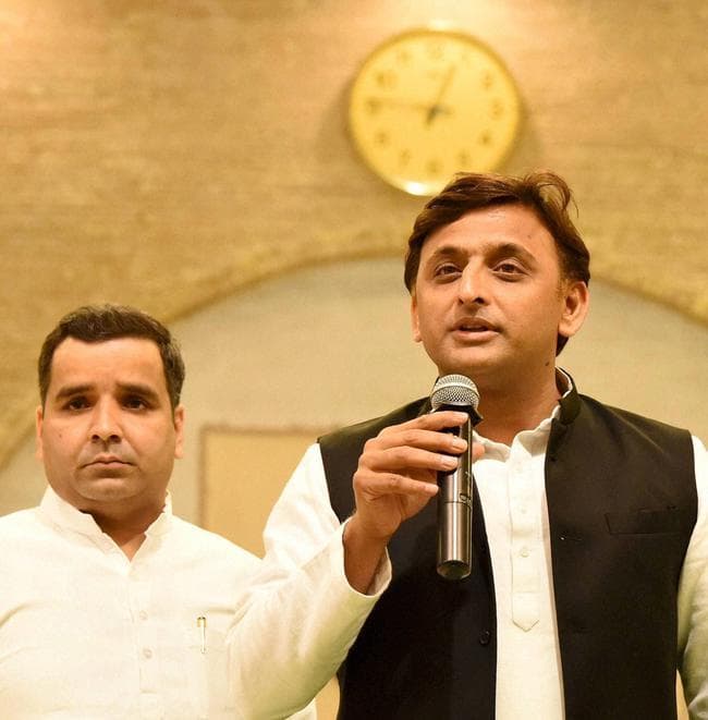 अखिलेश ने किया ट्रैवल राइटर्स कॉन्क्लेव का शुभारंभ