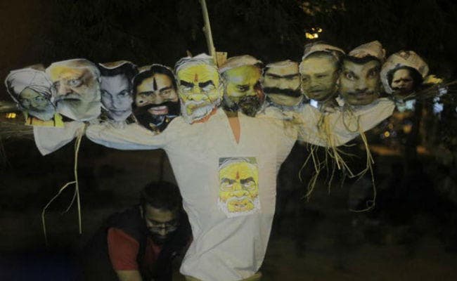 विजयादशमी पर JNU में PM मोदी का रावणनुमा पुतला बना कर फूंका, विवाद बढ़ा