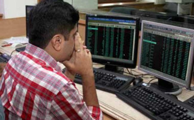 439 अंक गिर कर बंद हुआ सेंसेक्स, निफ्टी 135 अंक लुढका