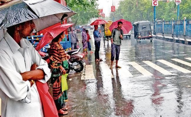 सिलीगुड़ी : भारी बारिश से पर्यटन उद्योग प्रभावित, सैलानी निराश