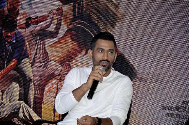 मैं आजकल कोहली की सलाह का ज्यादा इस्तेमाल कर रहा हूं: धौनी