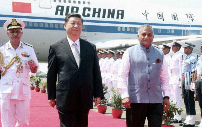 केंद्रीय मंत्री वीके सिंह ने ब्रिक्‍स राष्‍ट्राध्‍यक्षों का एयरपोर्ट पर किया स्‍वागत