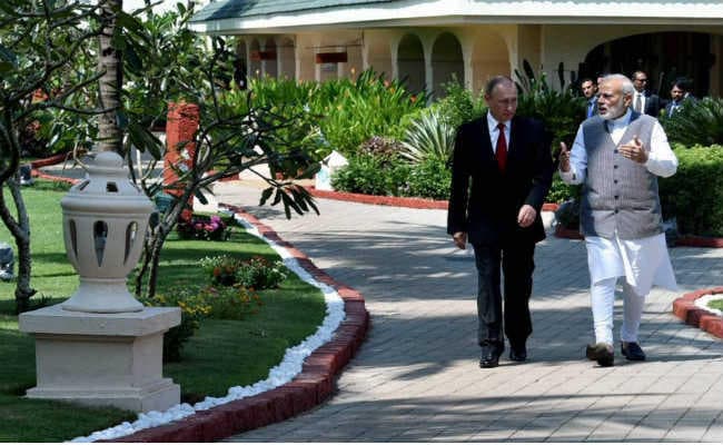 भारत और रूस ने 43,000 करोड़ रुपये के रक्षा सौदों पर हस्ताक्षर किये