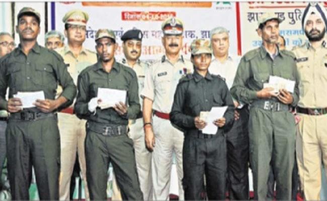 शिवहर में 16 नक्सलियों ने किया आत्मसमर्पण