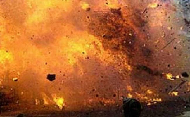 देसी बमों के धमाके में दो मरे