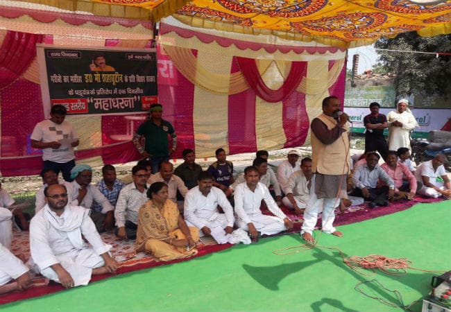 शहाबुद्दीन समर्थकों का प्रदर्शन, लालू के खिलाफ बगावत करने की चेतावनी