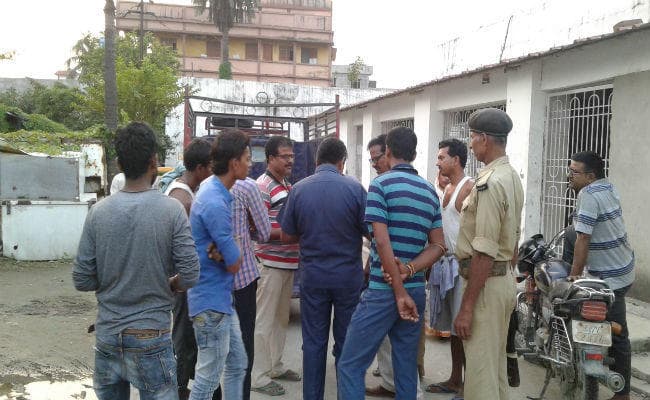 घरौंदा बनाने के लिये मिट्टी लाने गये 2 बच्चों की दर्दनाक मौत