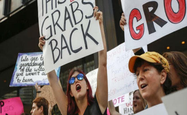 अमेरिका में ट्रंप के खिलाफ महिलाओं की रैली