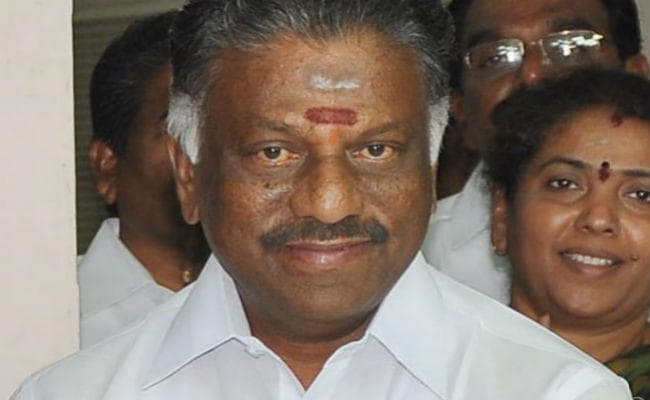 जयललिता की बीमारी के बाद पनीरसेल्वम ने कैबिनेट की पहली बैठक की