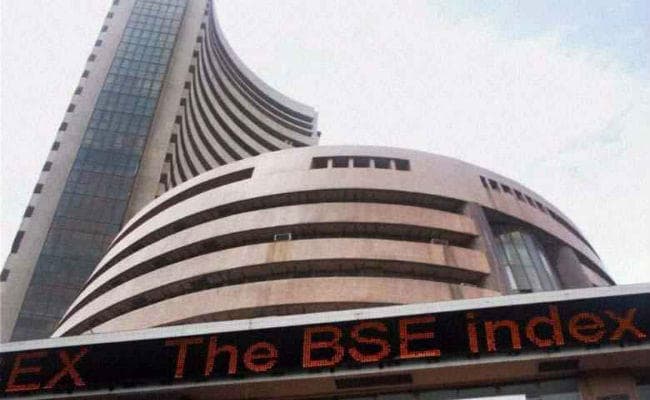 गिरावट के साथ बंद हुआ शेयर बाजार, सेंसेक्स 66 अंक लुढ़का
