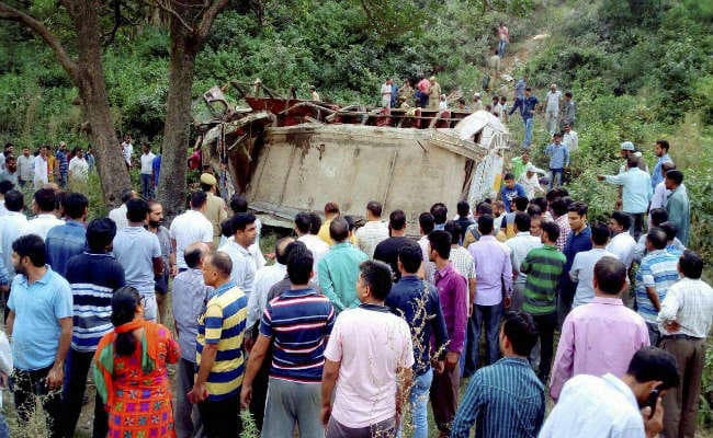 जम्मू कश्मीर में बस के खाई में गिरने से 19 की मौत, पीएम ने शोक प्रकट किया