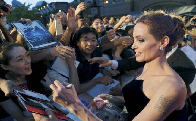 तलाक की अर्जी दायर करने के बाद पहली बार नजर आई एंजेलिना जोली