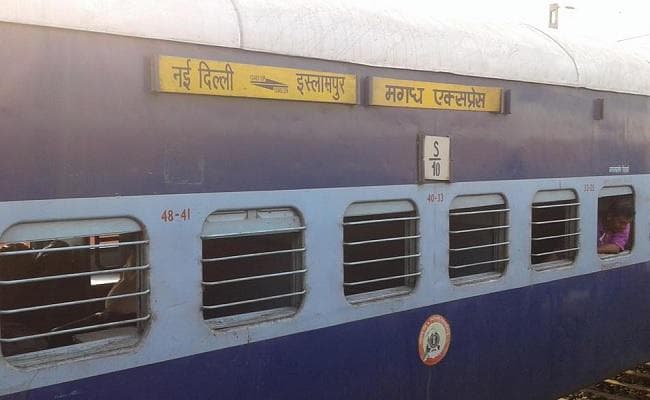 सिग्नल तोड़ आगे बढ़ी मगध एक्सप्रेस, टला बड़ा हादसा