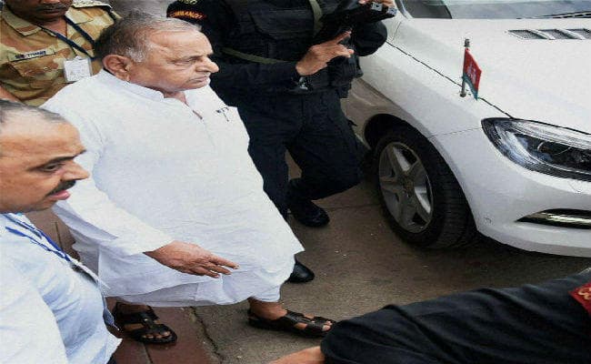 मुलायम के खिलाफ बोलने वाले नेताओं पर कार्रवाई करें अखिलेश : बेनी