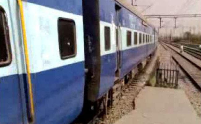 पाक नागरिक की सूचना पर सप्तक्रांति में छापेमारी, छह को हिरासत में लिया