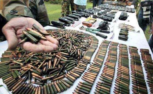 लातेहार में 15 आइइडी बम समेत भारी मात्रा में विस्फोटक बरामद