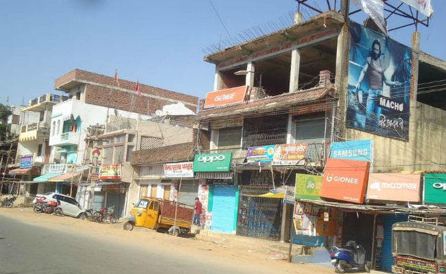 खूंटी : बंद के दौरान डीसी समेत कई अधिकारियों के आवास में तोड़फोड़