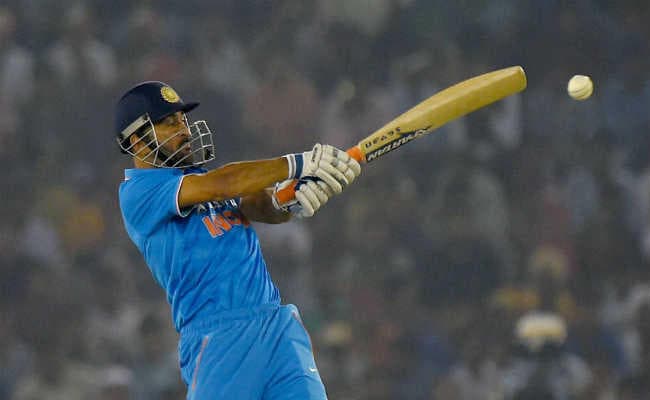 धौनी ने वनडे में 9 हजार रन पूरे किये, दुनिया के तीसरे विकेट कीपर बल्‍लेबाज बने