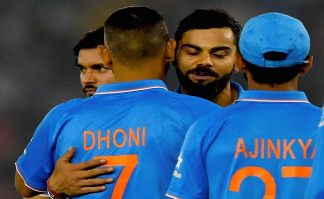 सचिन का रिकॉर्ड तोड़ सिक्‍सर किंग बने धौनी, मोहाली पर विराट कब्‍जा