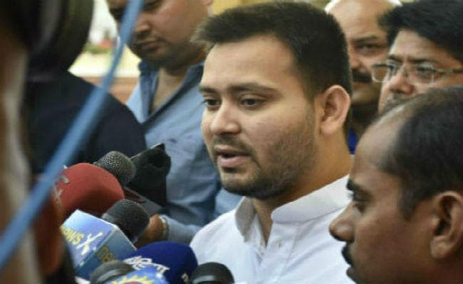 तेजस्वी ने कहा- सपा का विवाद पारिवारिक, फिर भी हमलोग समझाएंगे