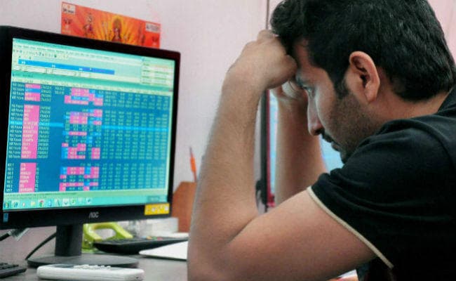 बाजार में गिरावट, सेंसेक्स 21 अंक लुढका, निफ्टी 8,705 पर