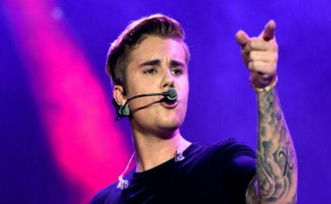 हूटिंग के बाद जस्टिन बीबर मंच छोडकर भागे