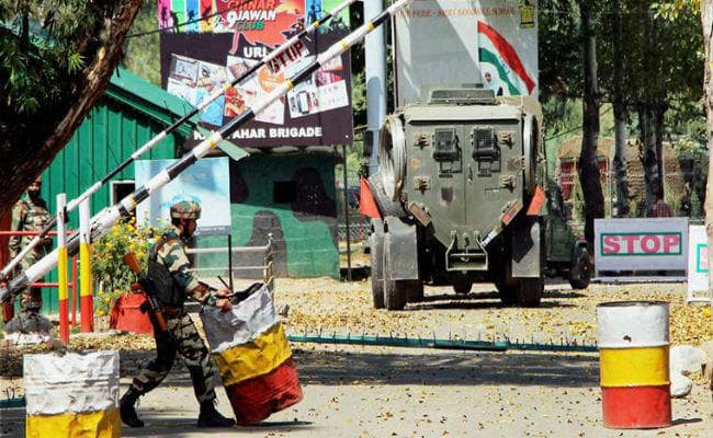 पाकिस्तान के गुजरांवाला में लगे पोस्टर्स, उरी हमले के पीछे लश्कर का हाथ