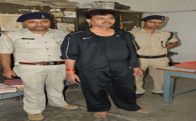 पटना : शराब बेचने के आरोप में रिटायर्ड जज का बेटा गिरफ्तार