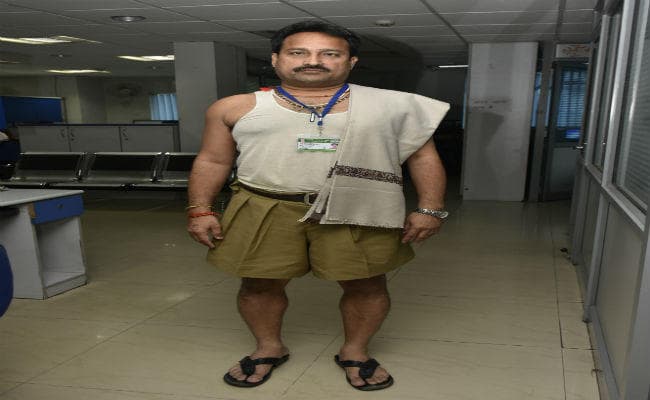 बिहार में बीजेपी MLA का अनोखा फैसला, नहीं पहनेंगे कपड़े