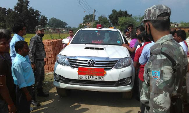 झारखंड की खबरें : कोडरमा में कृषिमंत्री को दिखाया काला झंडा