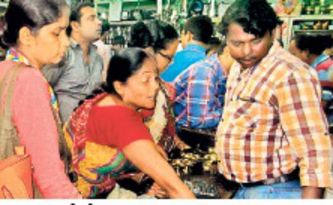 धनतेरस को लेकर बाजार में बढ़ी रौनक