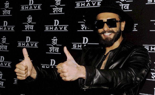 अब रोमांटिक फिल्‍म में हाथ आजमायेंगे अनुराग कश्‍यप, हीरो होंगे रणवीर सिंह