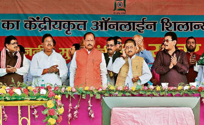 मार्च तक 3000 किलोमीटर सड़क